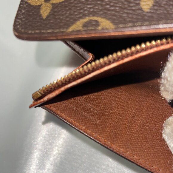 Louis Vuitton Monogram Wallet - Picture 16 of 16
